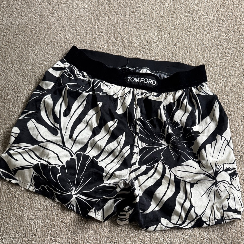 Tom Ford Black and White Floral Shorts
Great condition